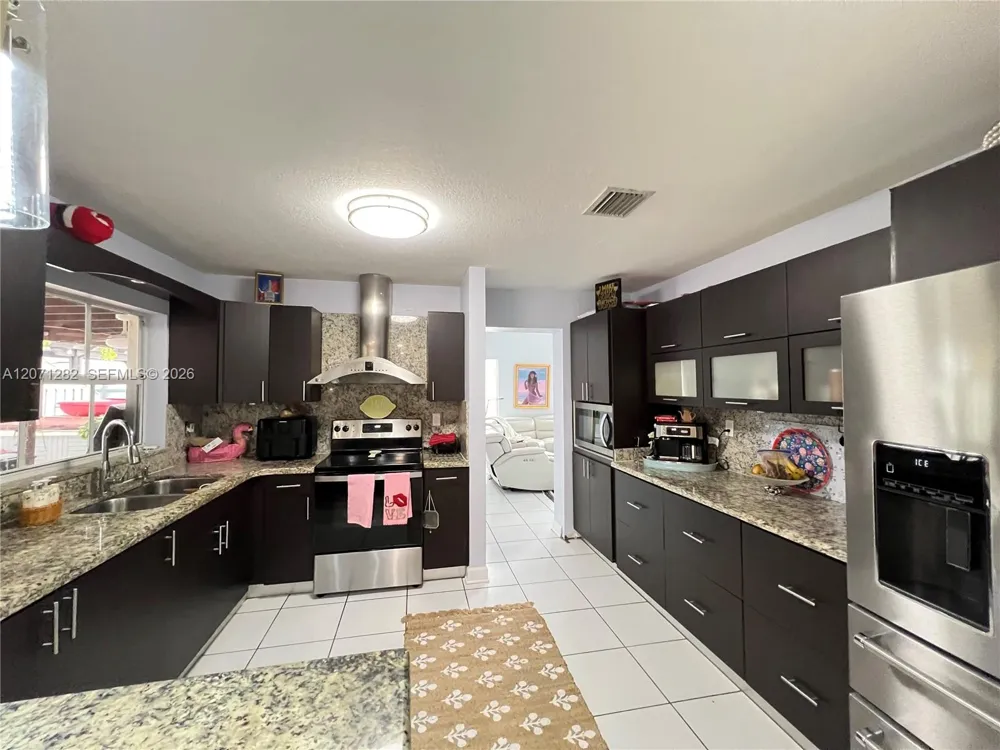 13249 NW 9 LN Miami, FL 33182