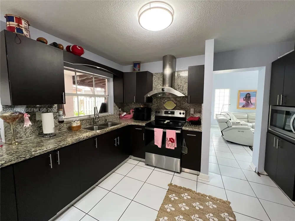 13249 NW 9 LN Miami, FL 33182