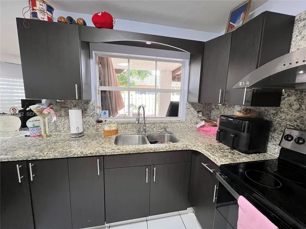 13249 NW 9 LN Miami, FL 33182