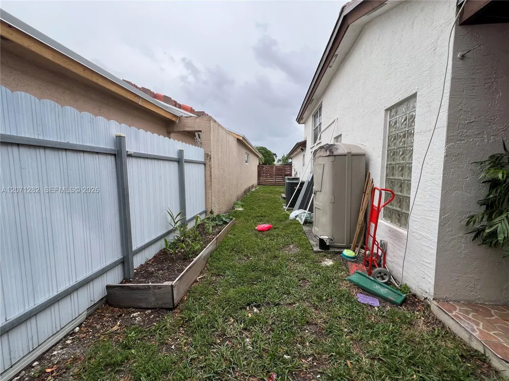 13249 NW 9 LN Miami, FL 33182