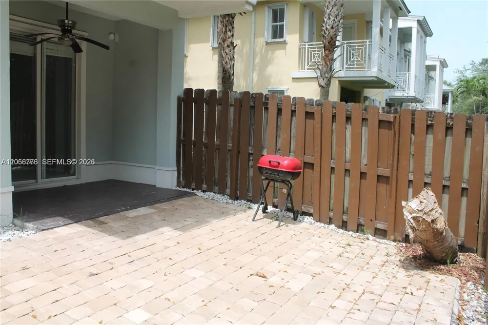 10770 NW 74th Ln Doral, FL 33178