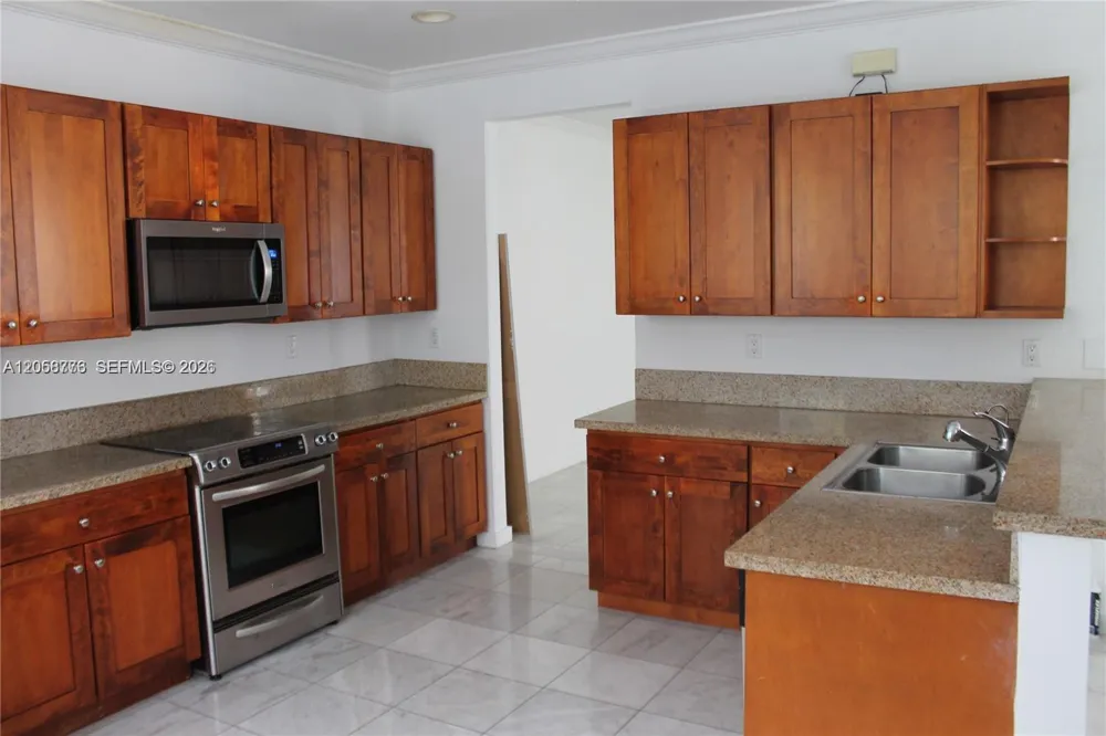 10770 NW 74th Ln Doral, FL 33178