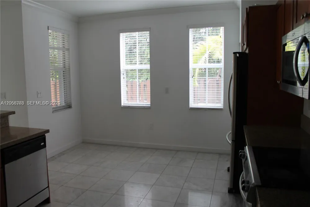 10770 NW 74th Ln Doral, FL 33178