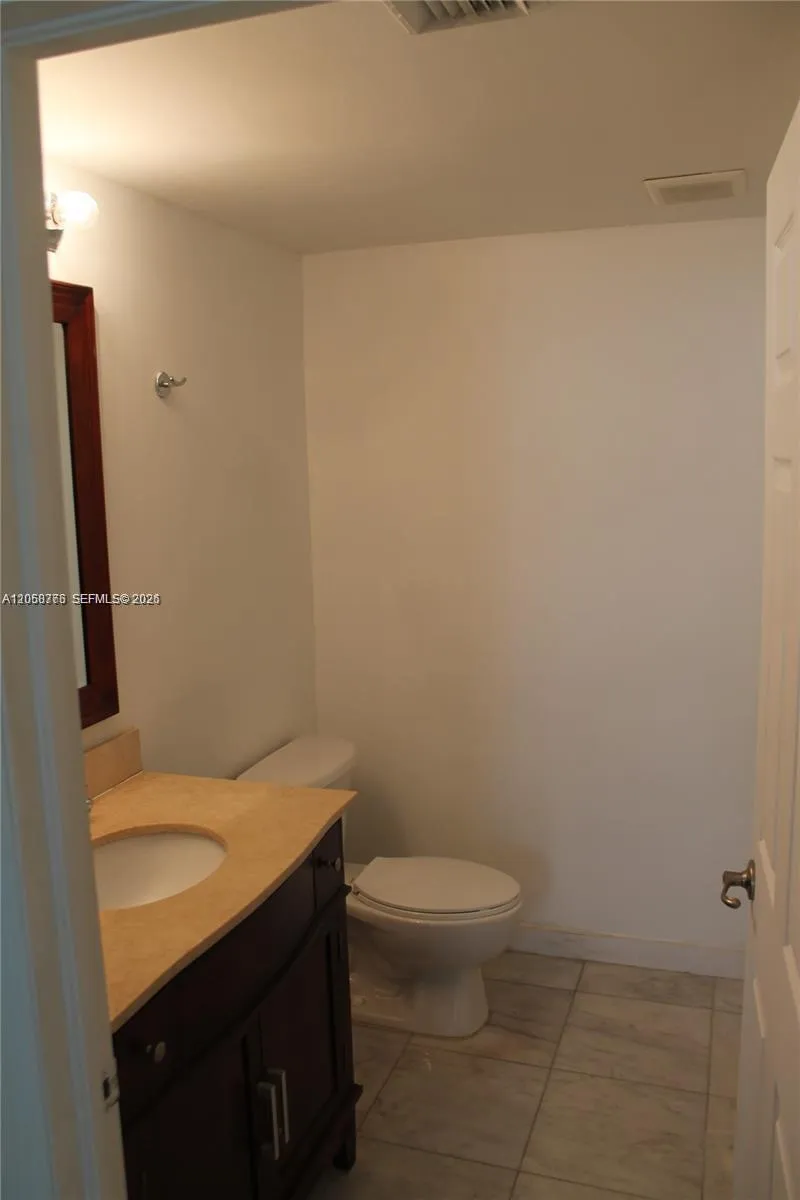 10770 NW 74th Ln Doral, FL 33178