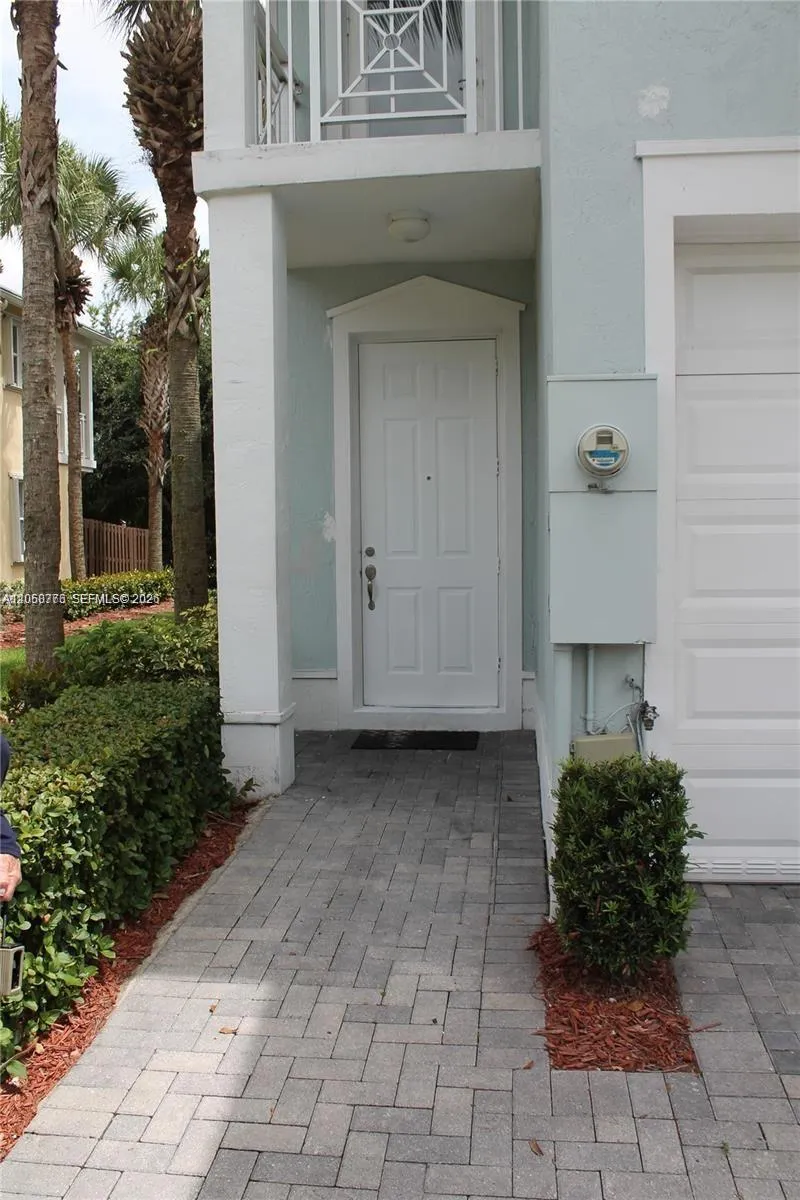10770 NW 74th Ln Doral, FL 33178