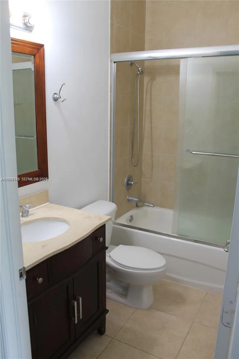 10770 NW 74th Ln Doral, FL 33178