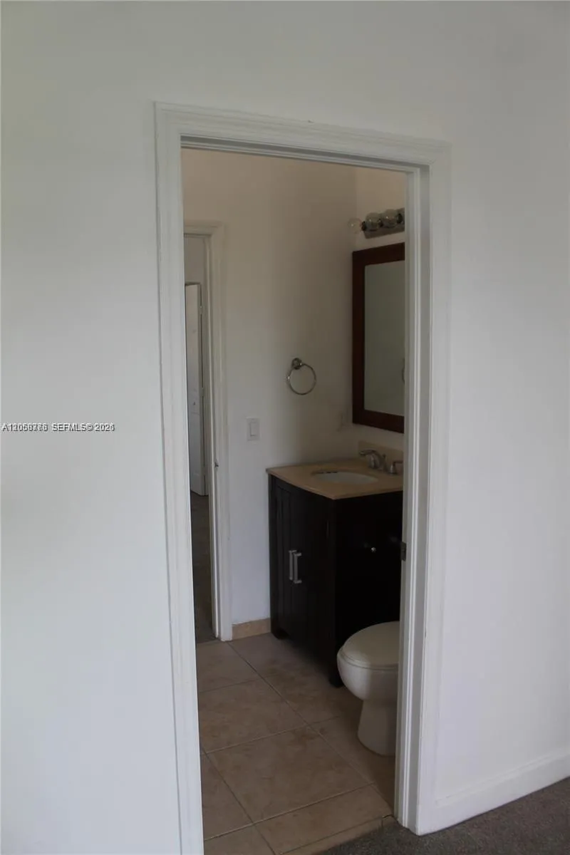 10770 NW 74th Ln Doral, FL 33178