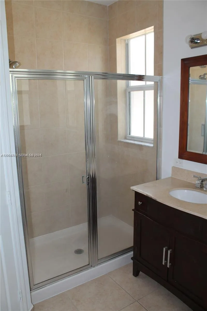 10770 NW 74th Ln Doral, FL 33178