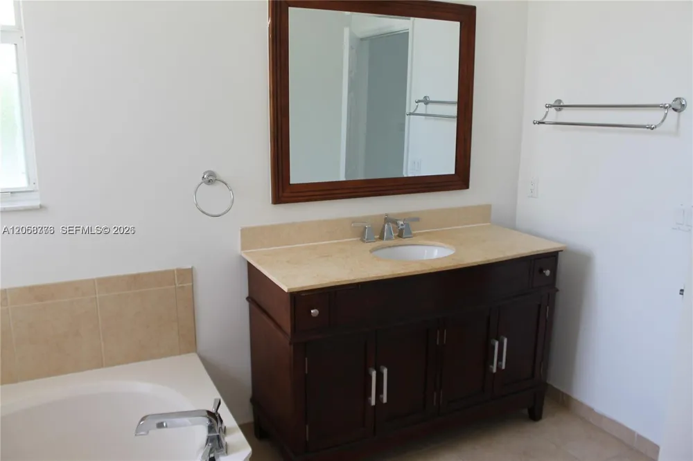 10770 NW 74th Ln Doral, FL 33178