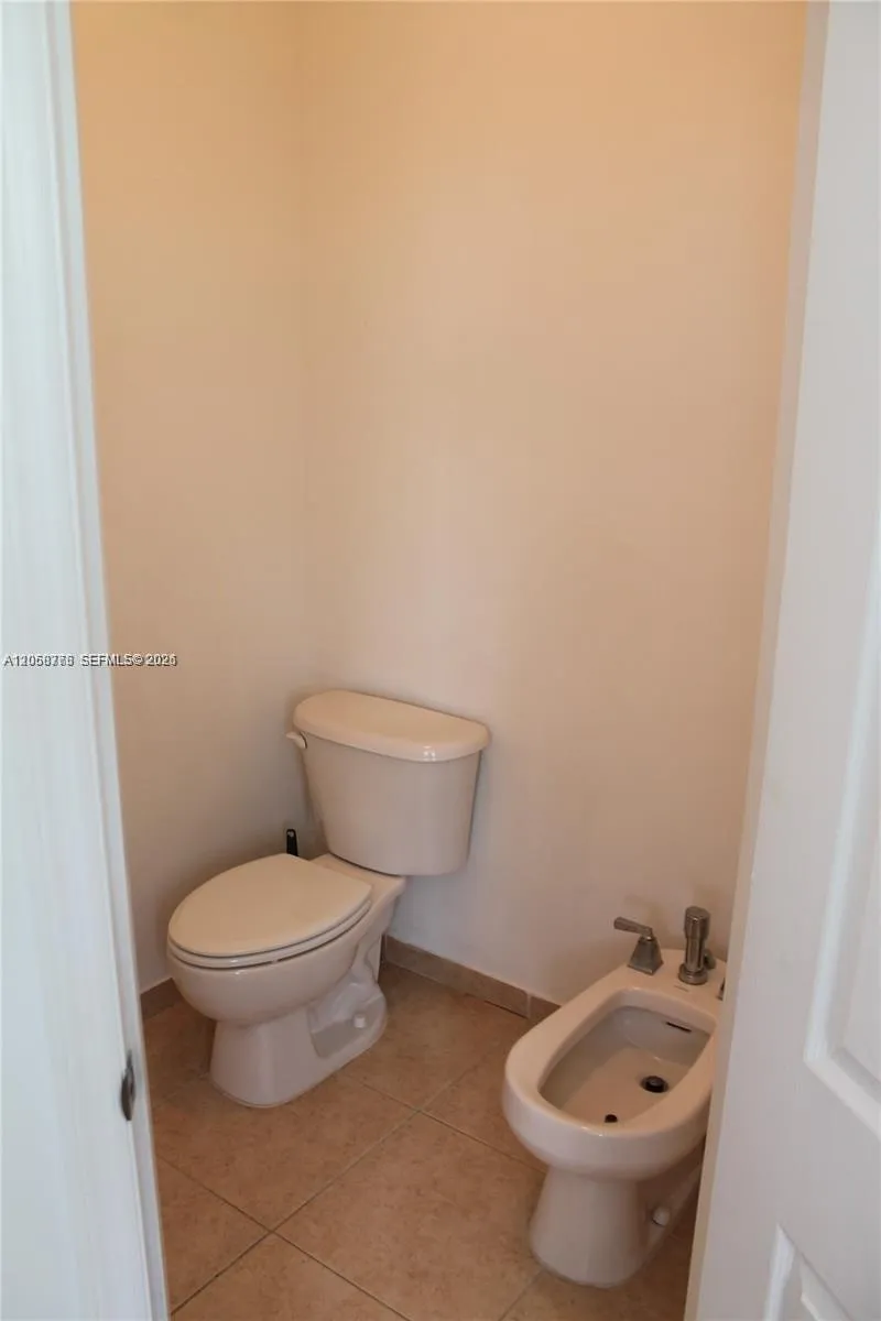 10770 NW 74th Ln Doral, FL 33178
