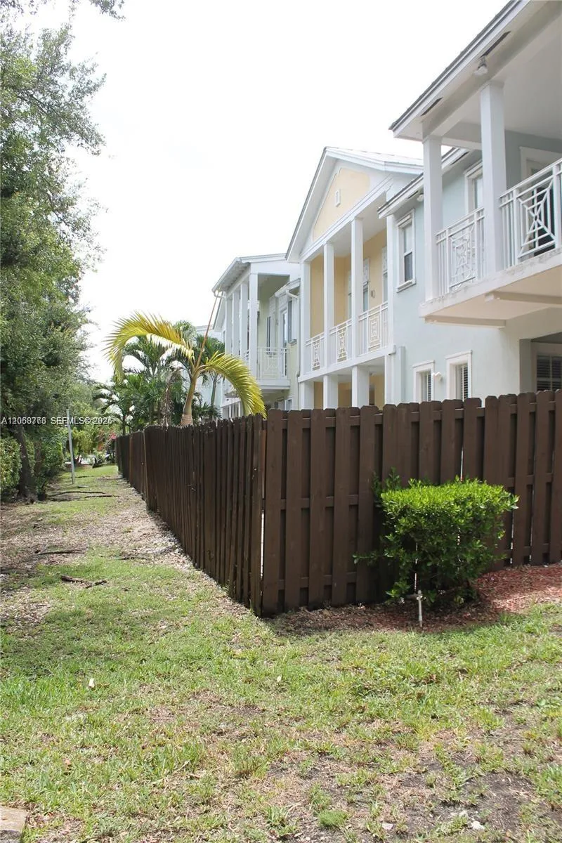 10770 NW 74th Ln Doral, FL 33178