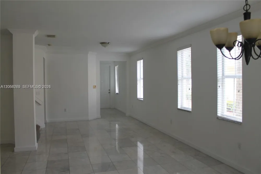 10770 NW 74th Ln Doral, FL 33178