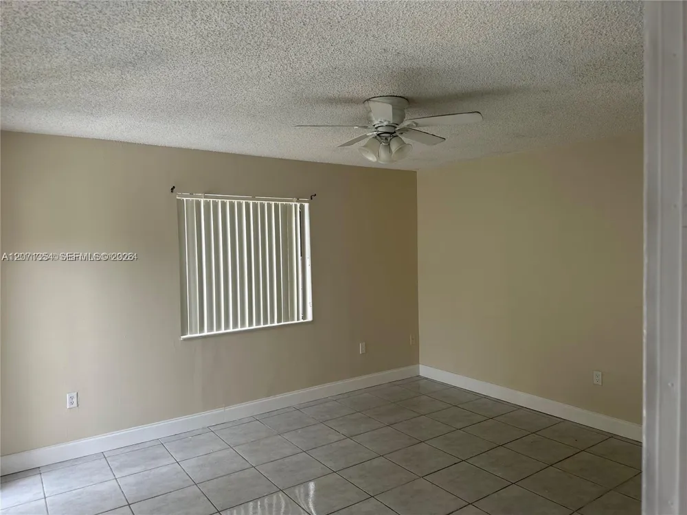 6991 NW 169th Ter Miami Lakes, FL 33015