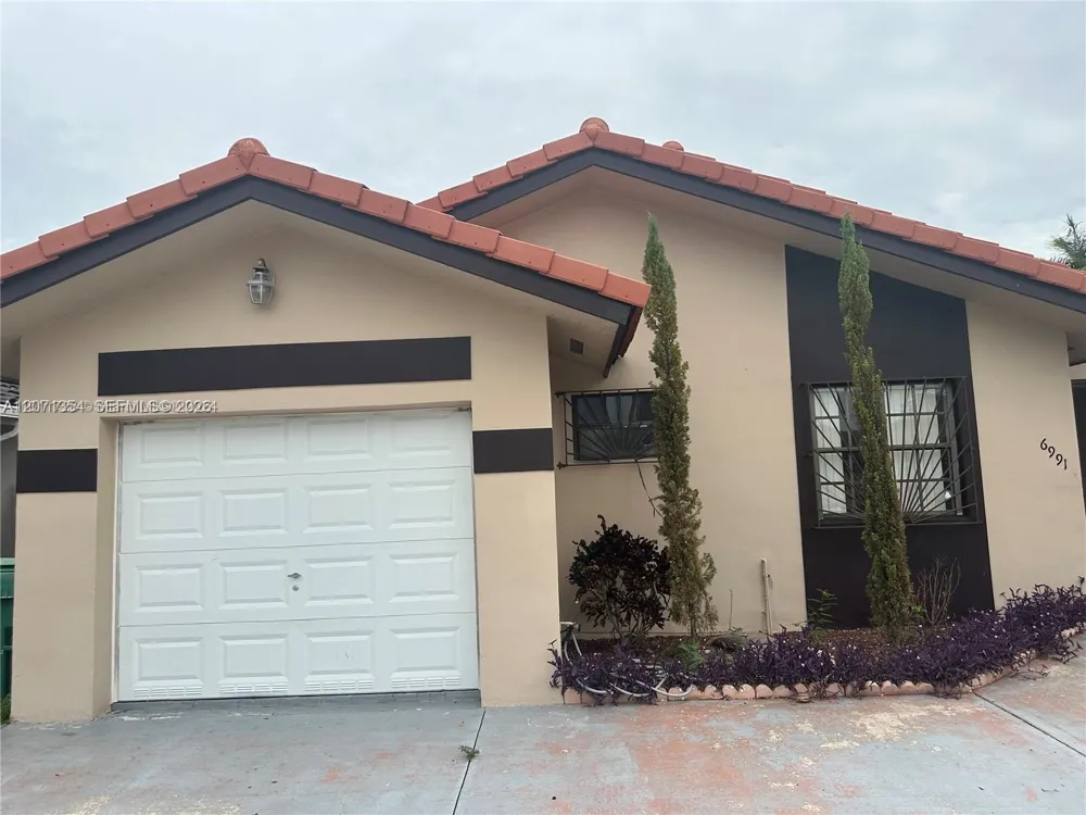6991 NW 169th Ter Miami Lakes, FL 33015