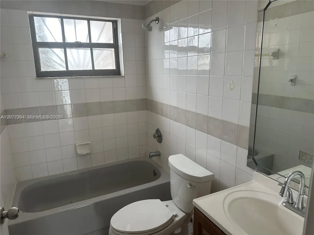 6991 NW 169th Ter Miami Lakes, FL 33015