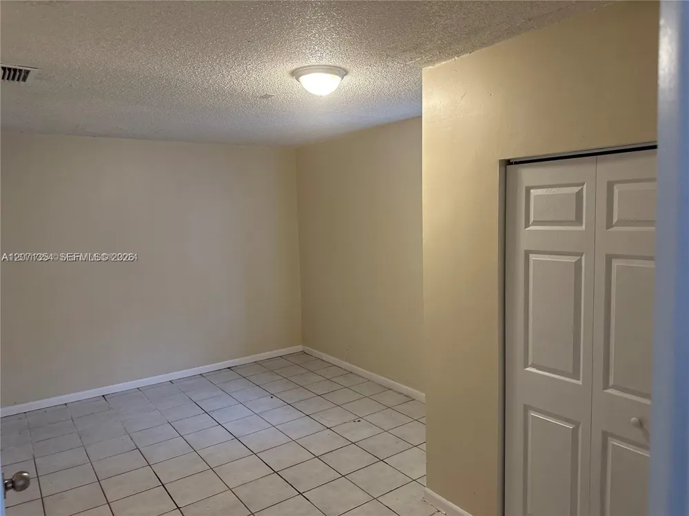 6991 NW 169th Ter Miami Lakes, FL 33015