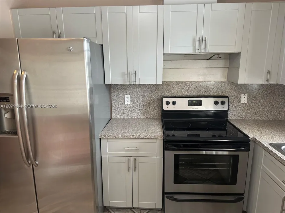 6991 NW 169th Ter Miami Lakes, FL 33015