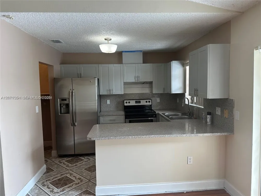 6991 NW 169th Ter Miami Lakes, FL 33015