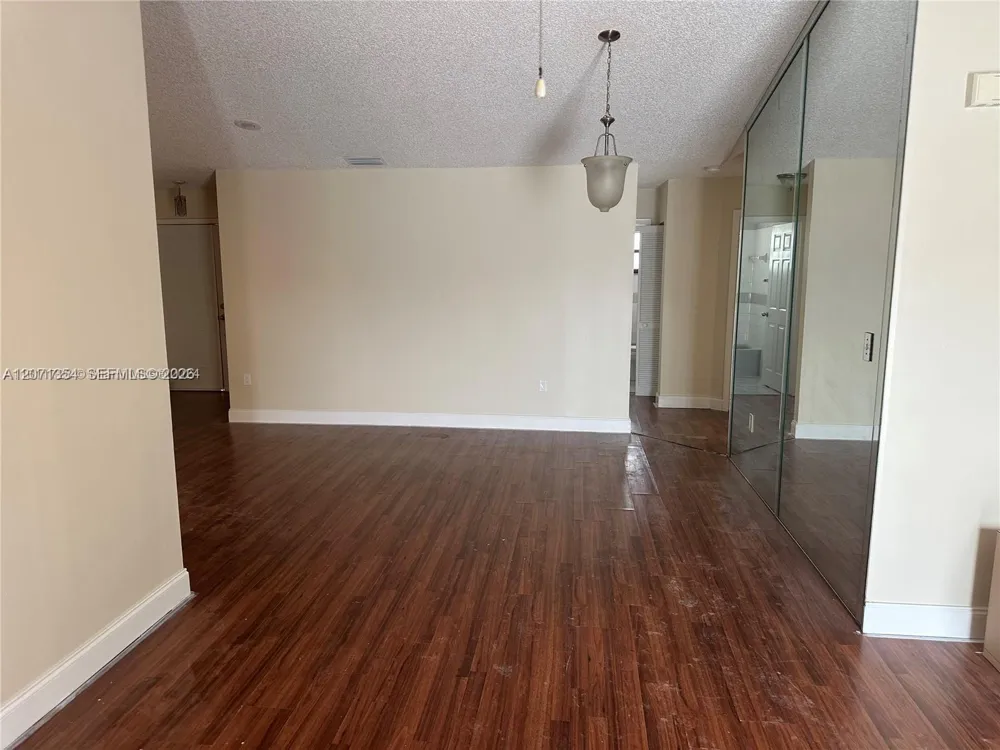 6991 NW 169th Ter Miami Lakes, FL 33015