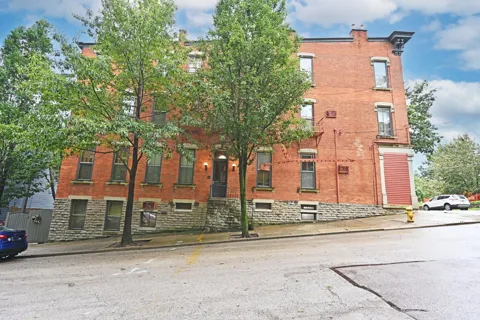 945 Parkside Place