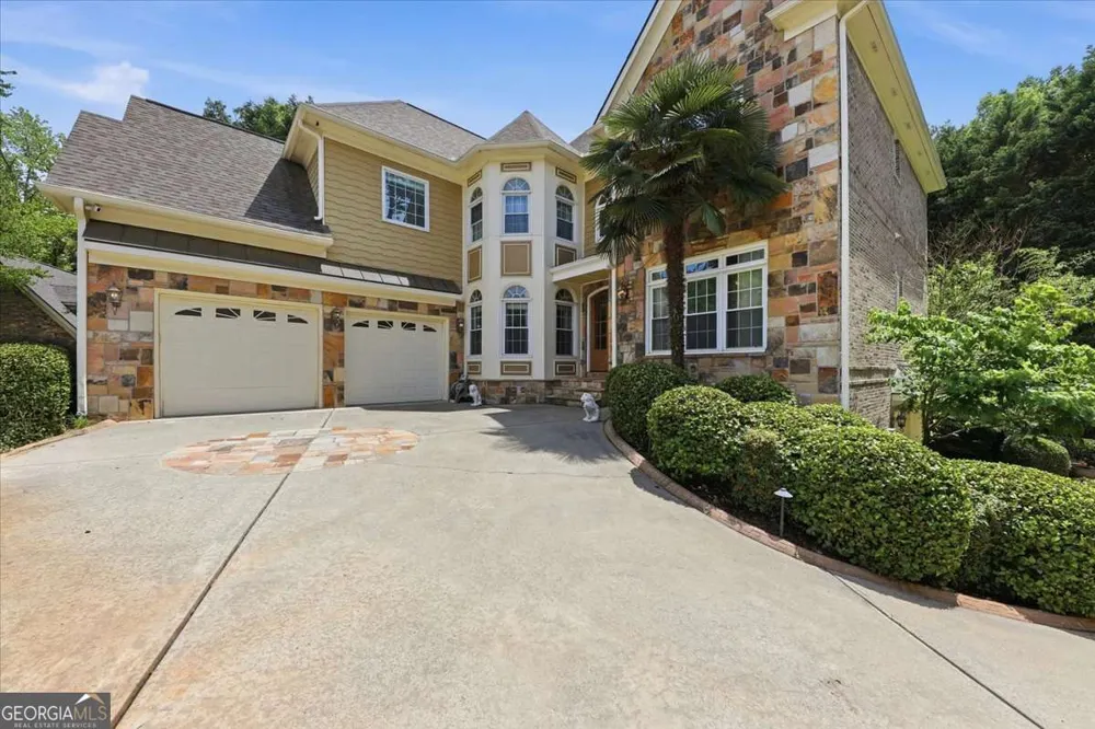 125 Stone Pond LN Alpharetta, GA 30022