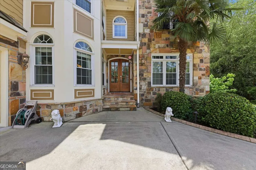 125 Stone Pond LN Alpharetta, GA 30022