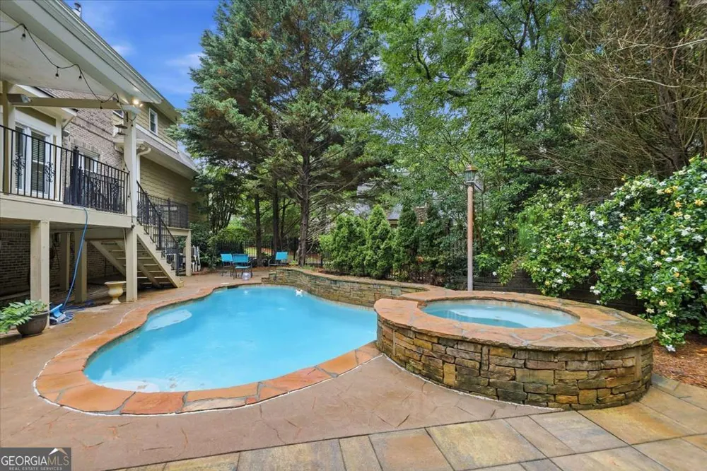 125 Stone Pond LN Alpharetta, GA 30022