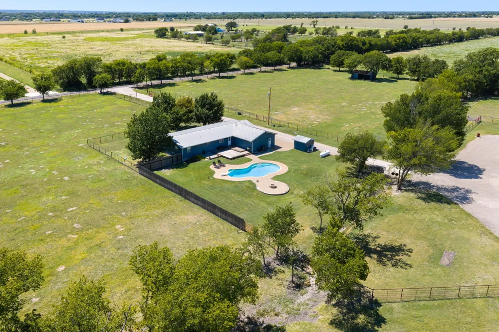 257 Bud Run Road Waxahachie, TX 75165