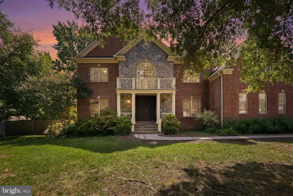8813 OAK LEAF DRIVE Alexandria, VA 22309
