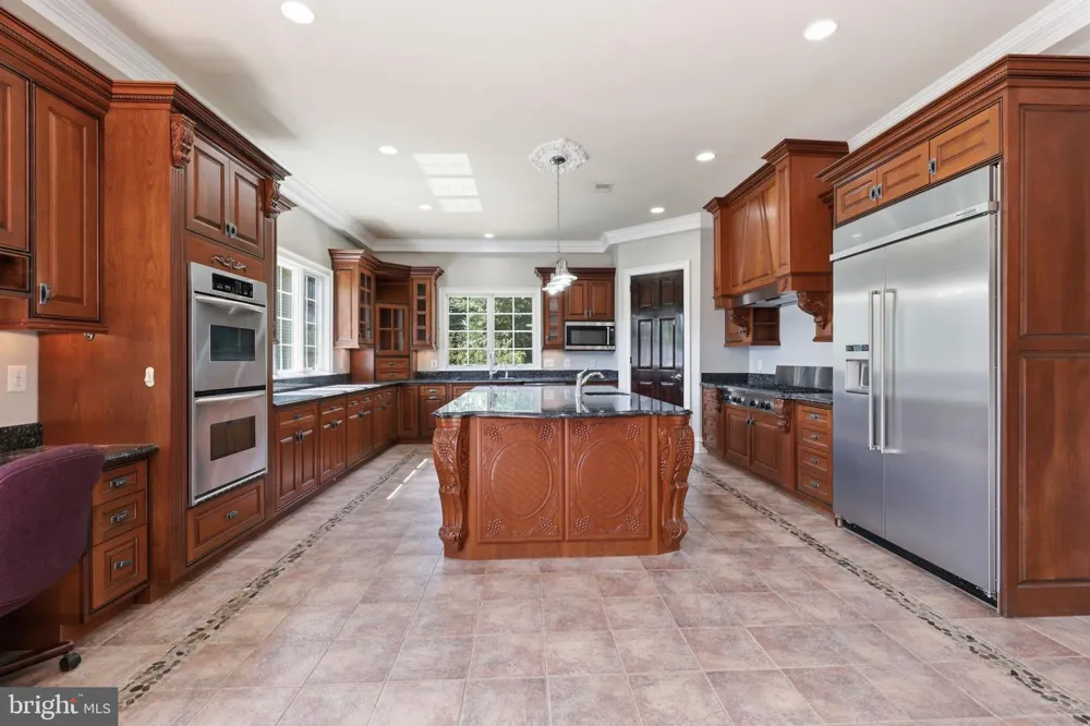 8813 OAK LEAF DRIVE Alexandria, VA 22309