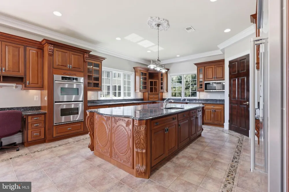 8813 OAK LEAF DRIVE Alexandria, VA 22309
