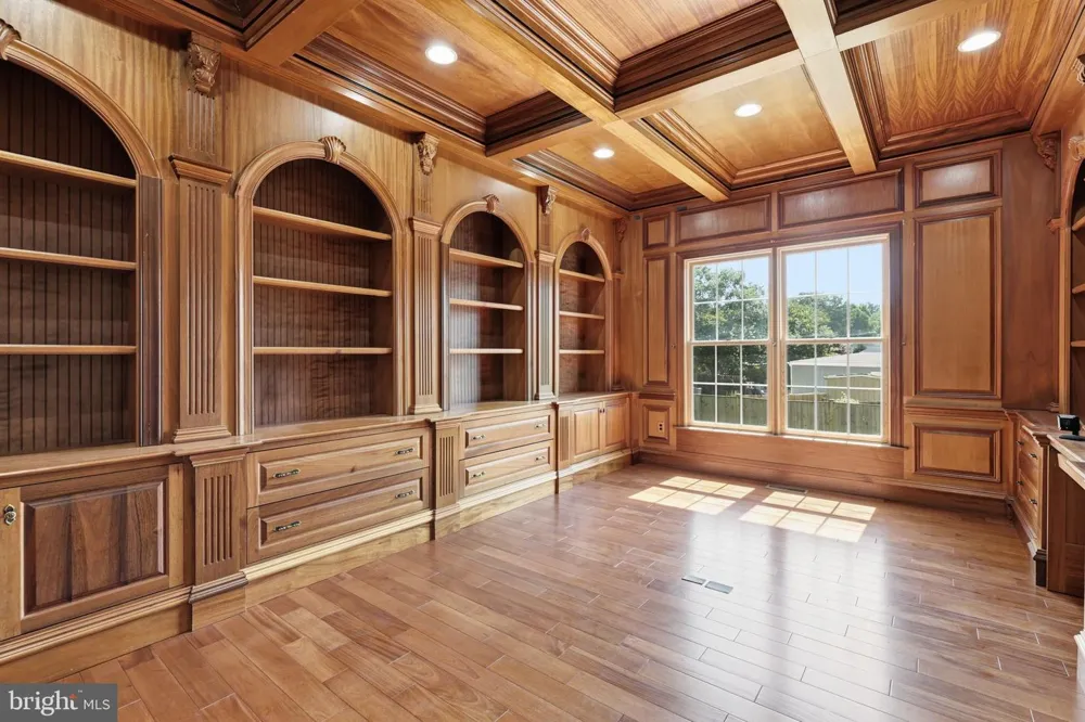 8813 OAK LEAF DRIVE Alexandria, VA 22309