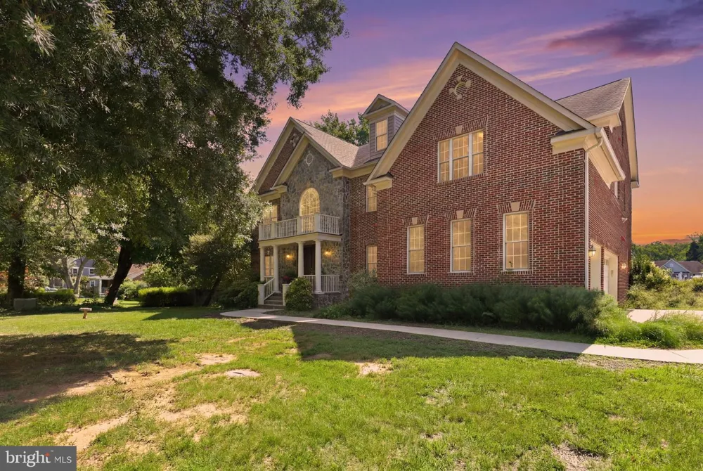 8813 OAK LEAF DRIVE Alexandria, VA 22309