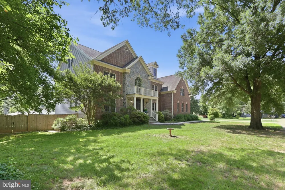 8813 OAK LEAF DRIVE Alexandria, VA 22309