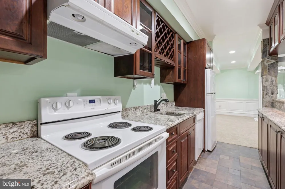 8813 OAK LEAF DRIVE Alexandria, VA 22309