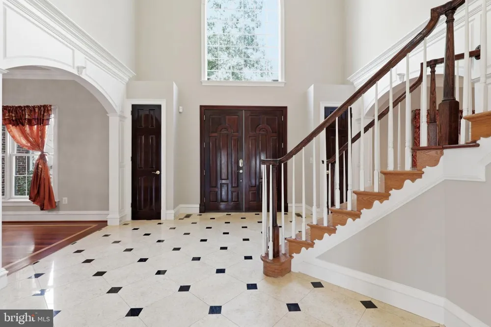 8813 OAK LEAF DRIVE Alexandria, VA 22309