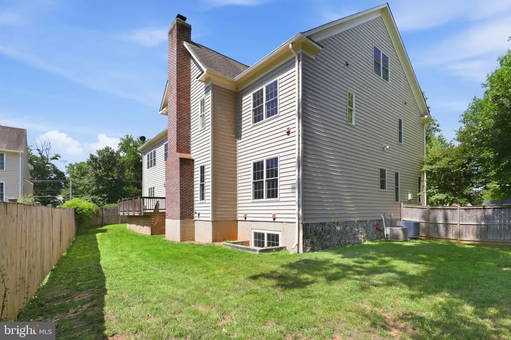 8813 OAK LEAF DRIVE Alexandria, VA 22309