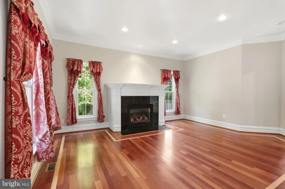 8813 OAK LEAF DRIVE Alexandria, VA 22309