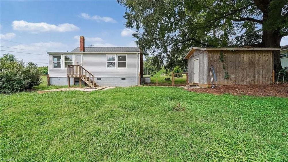 4516 Branson Davis Road Sophia, NC 27350