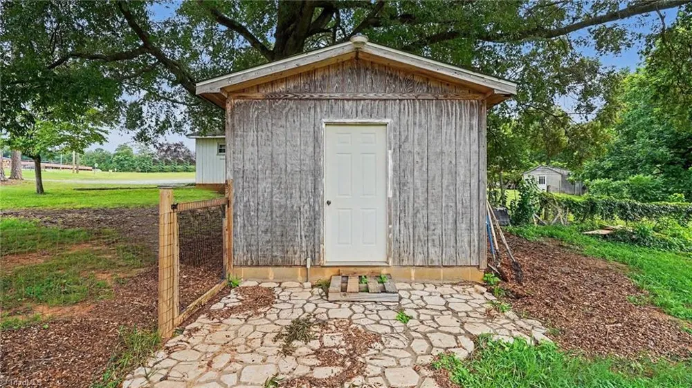 4516 Branson Davis Road Sophia, NC 27350