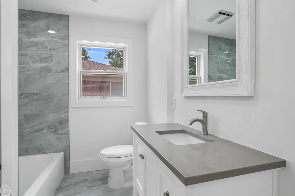 18870 Beverly Road Beverly Hills Village, MI 48025