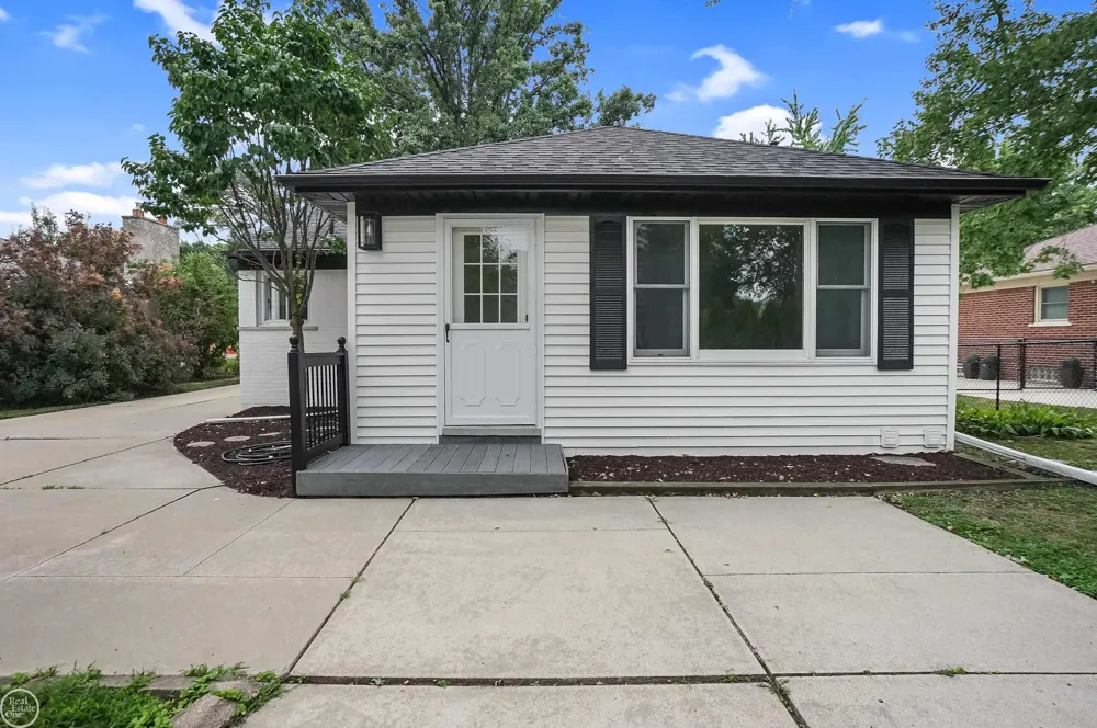 18870 Beverly Road Beverly Hills Village, MI 48025