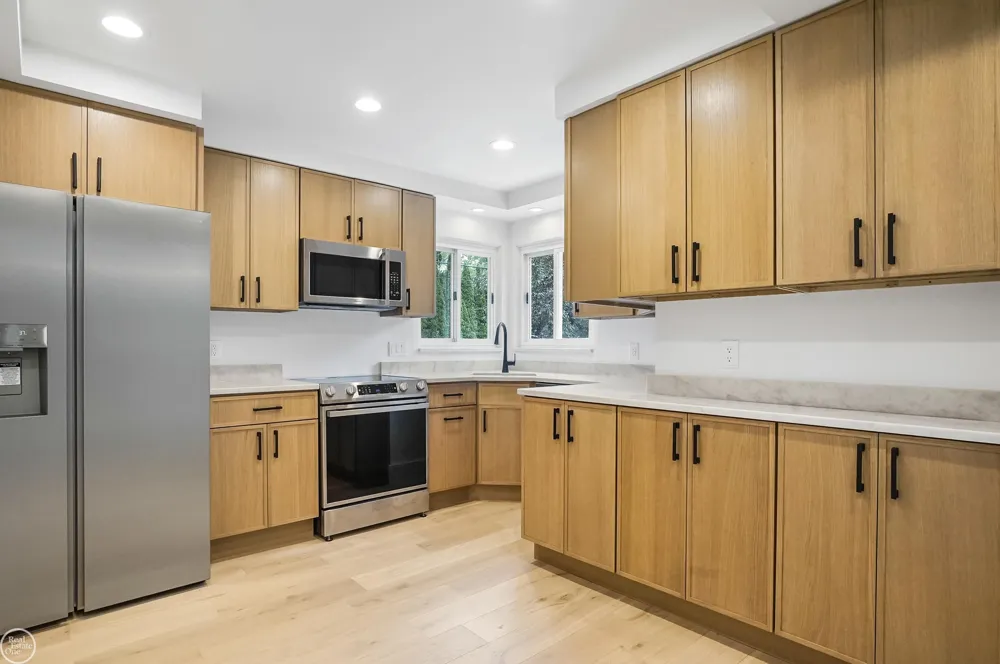 18870 Beverly Road Beverly Hills Village, MI 48025