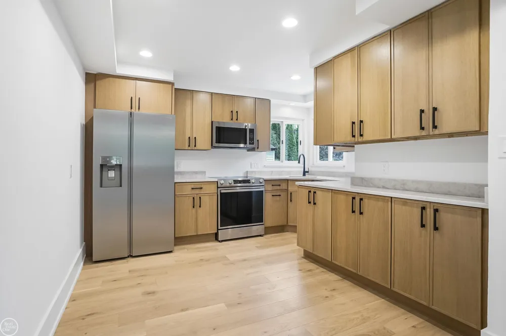 18870 Beverly Road Beverly Hills Village, MI 48025