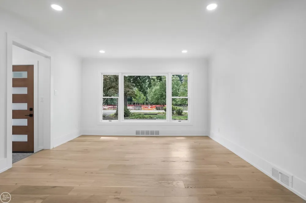 18870 Beverly Road Beverly Hills Village, MI 48025