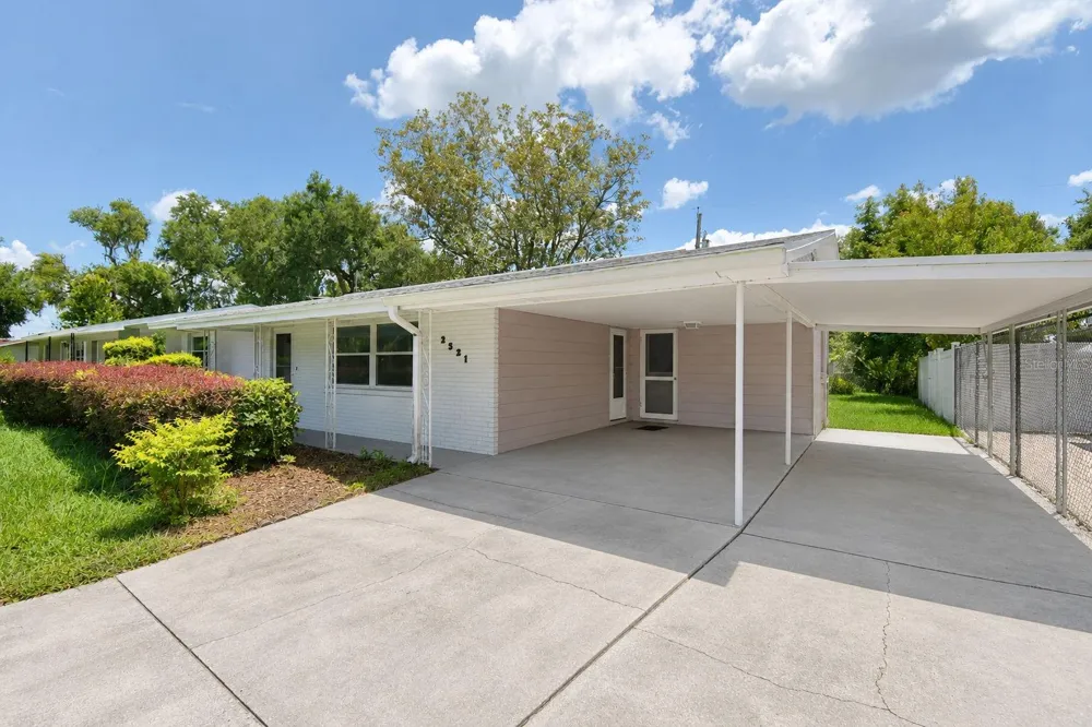 2521 MCCRANIE PLACE Lakeland, FL 33801