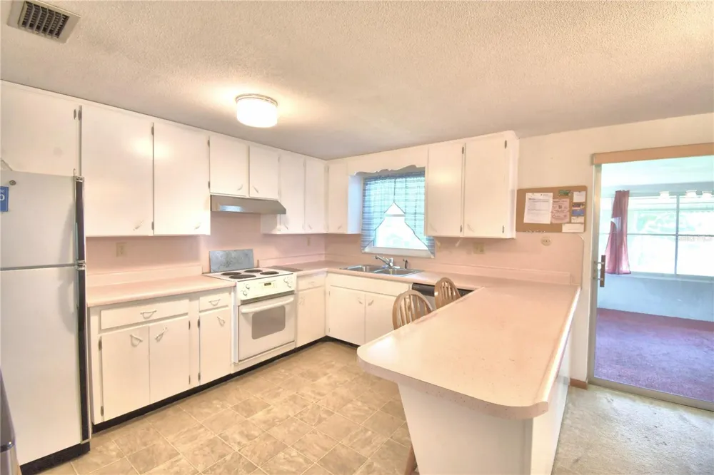 2521 MCCRANIE PLACE Lakeland, FL 33801