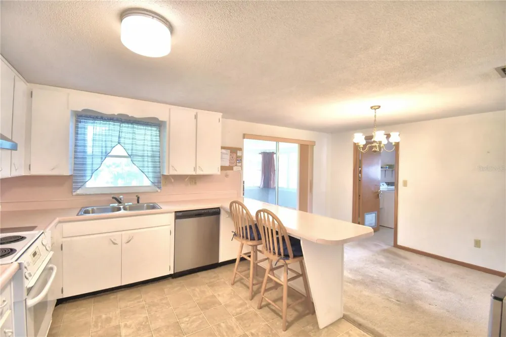 2521 MCCRANIE PLACE Lakeland, FL 33801