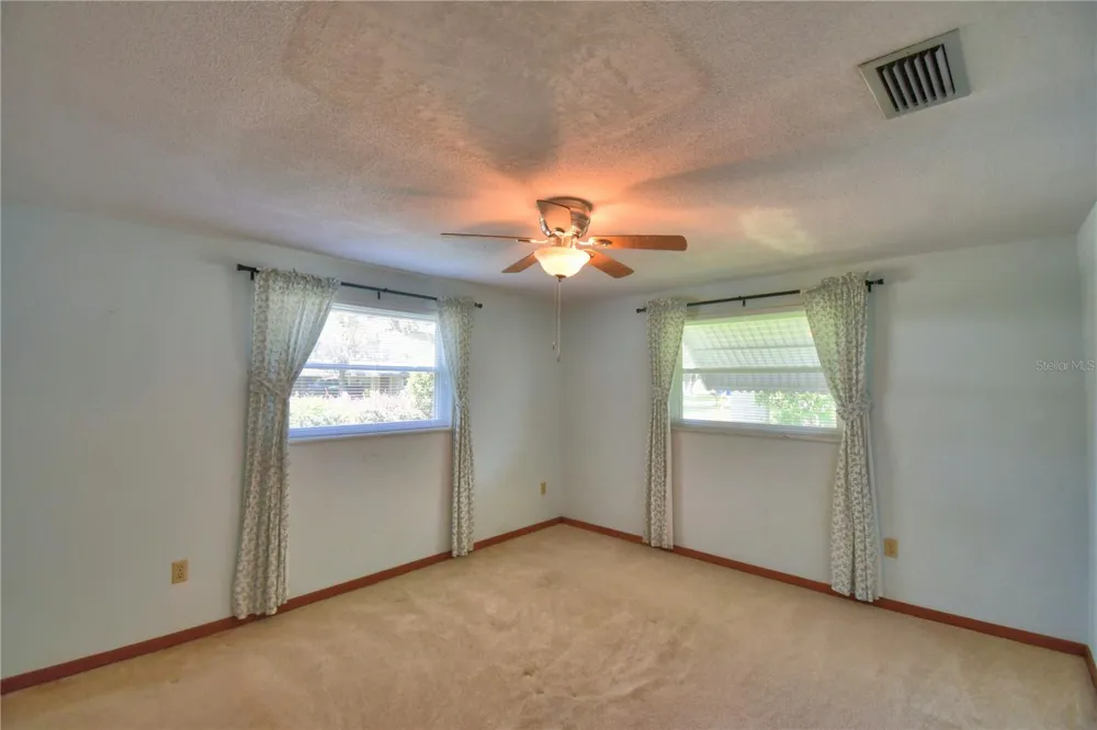 2521 MCCRANIE PLACE Lakeland, FL 33801