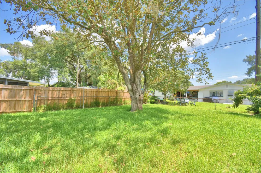 2521 MCCRANIE PLACE Lakeland, FL 33801